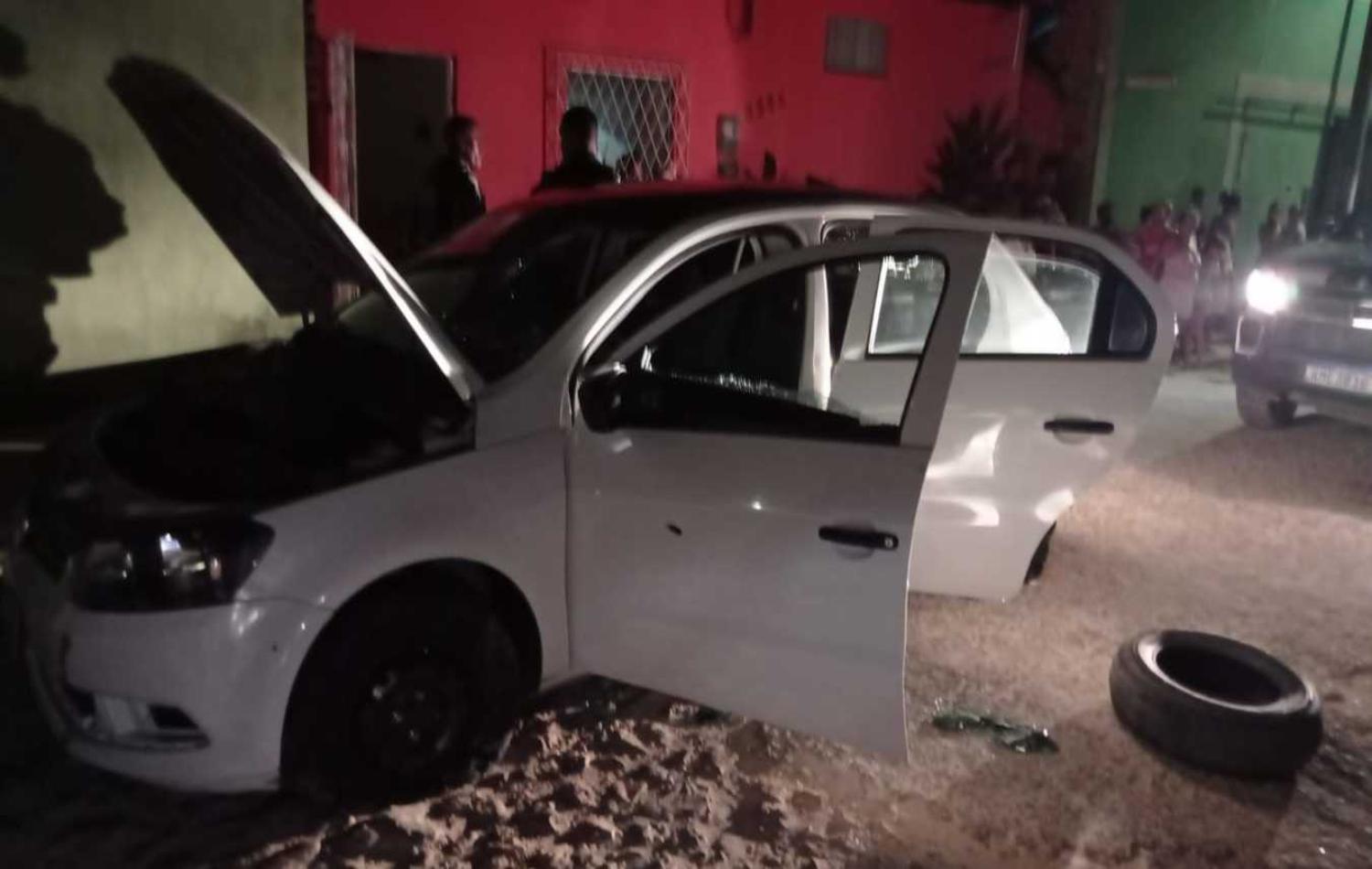 Tiroteio e perseguição termina com carro cravejado de bala na Zona Sul