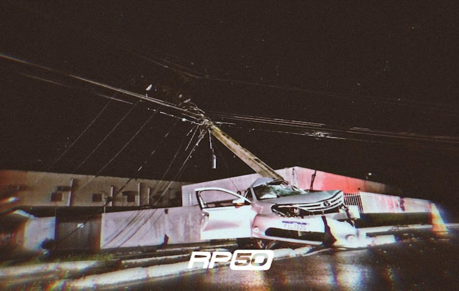 Bandidos em fuga batem carro em poste na Av. Marechal; 1 em estado grave