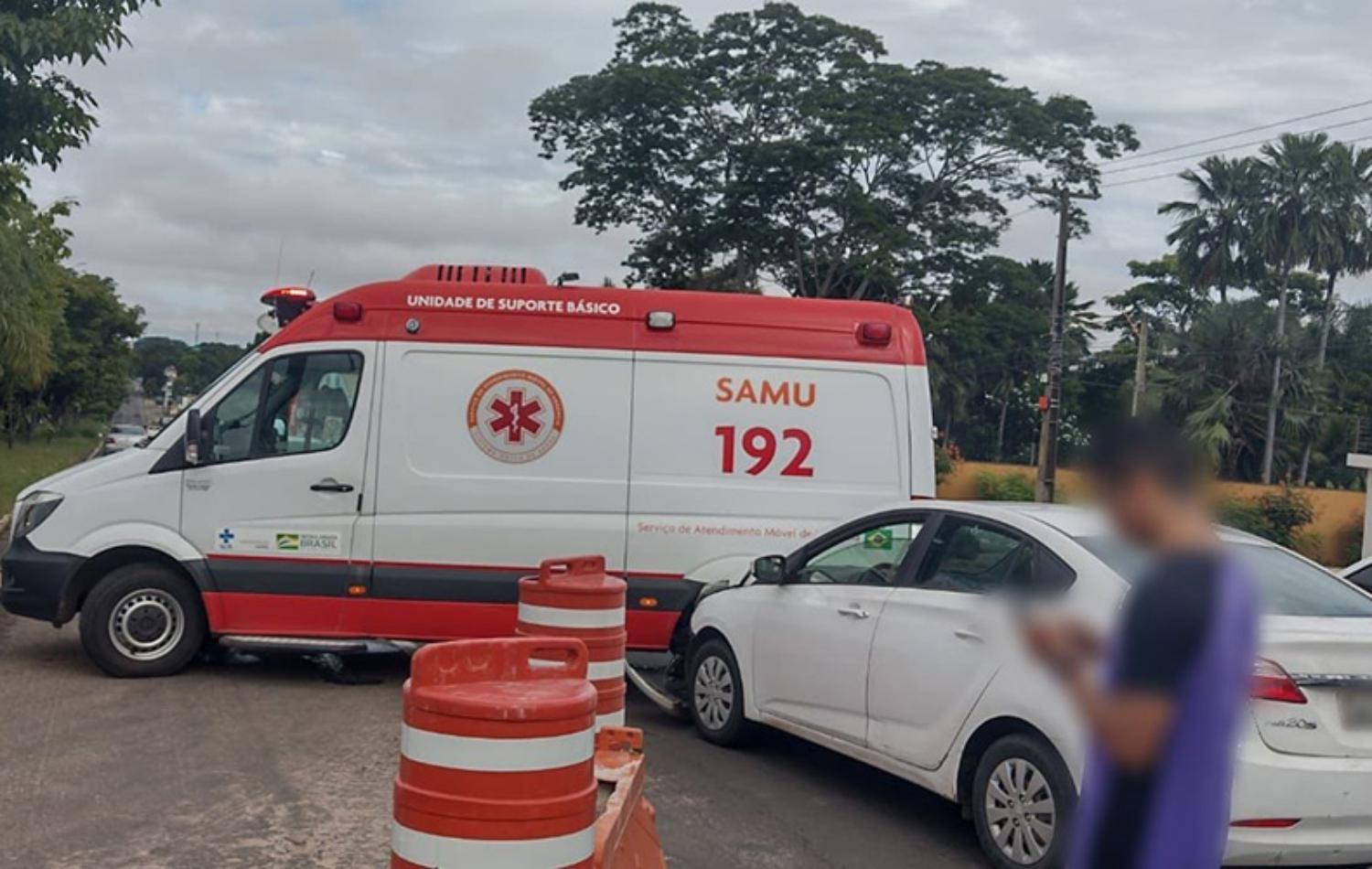 Ambulância colide com veículo na BR-343 ao realizar conversão irregular