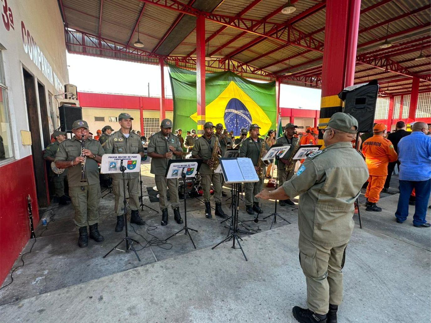Corpo de Bombeiros Militar realiza solenidade alusiva aos 79 anos da corporação