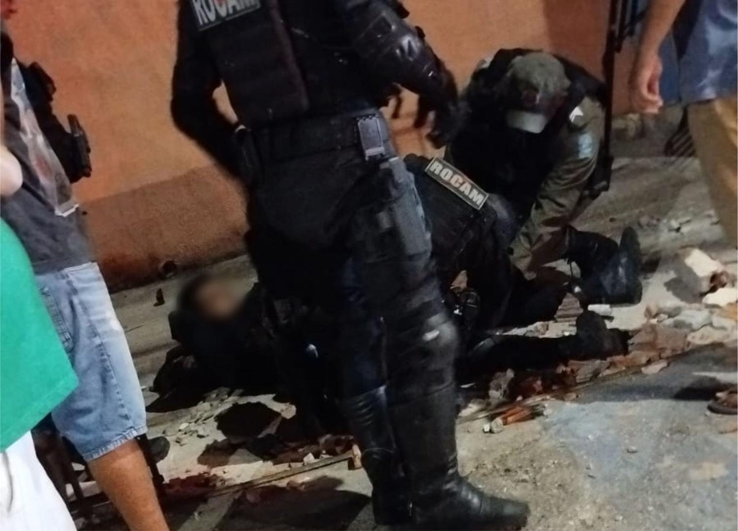 PM da ROCAM colide contra muro de casa após pneu da moto furar na Zona Sul de Teresina
